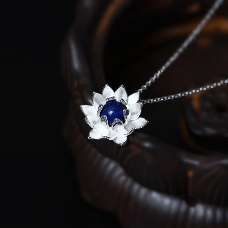 Collana con ciondolo a forma di fiore di loto in argento sterling 925 con pietre Buddha Stones e lazurite - image 2