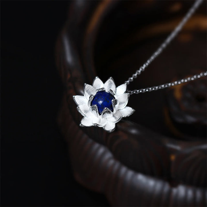 Collana con ciondolo a forma di fiore di loto in argento sterling 925 con pietre Buddha Stones e lazurite - image 2