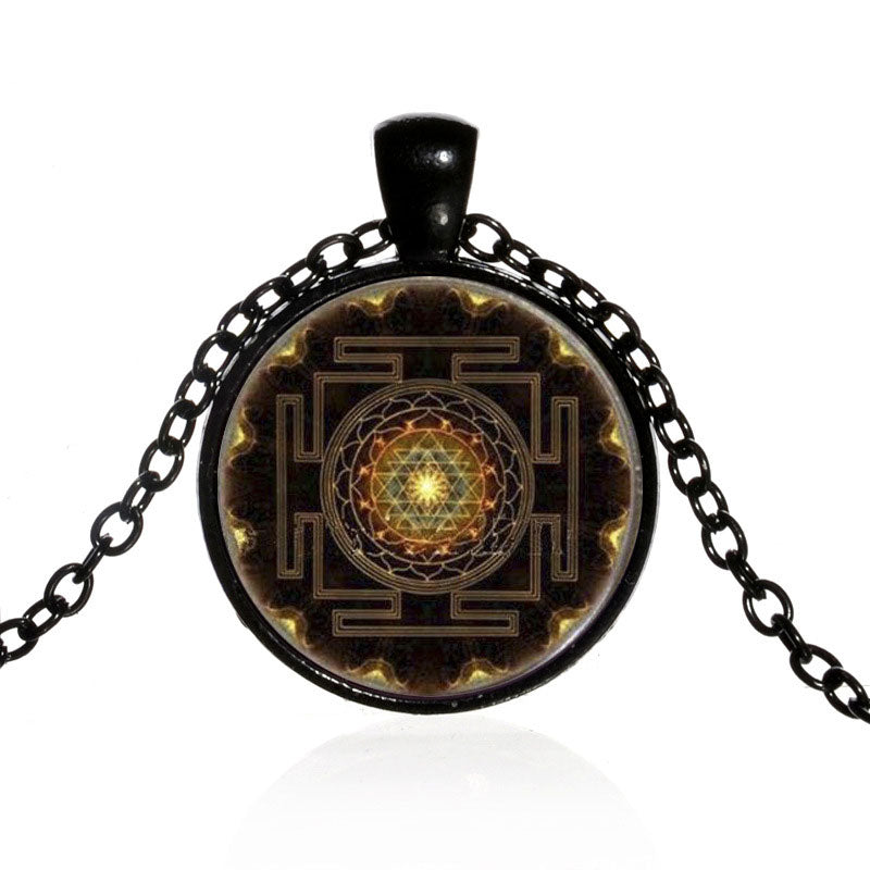 Collana con pietre preziose del tempo sacro Sri Yantra