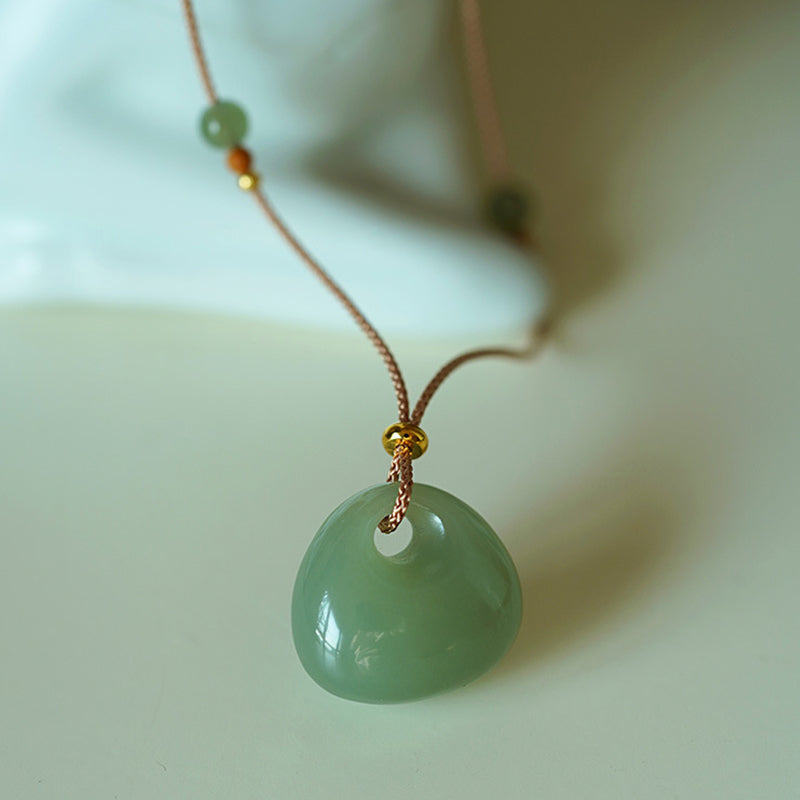 Collana con ciondolo Buddha Stones Natural Jade Luck Prosperity (colore casuale)