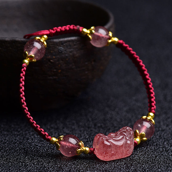 Braccialetto portafortuna rosso con corda e ciondolo Pixiu in cristallo di fragola naturale Buddha Stones