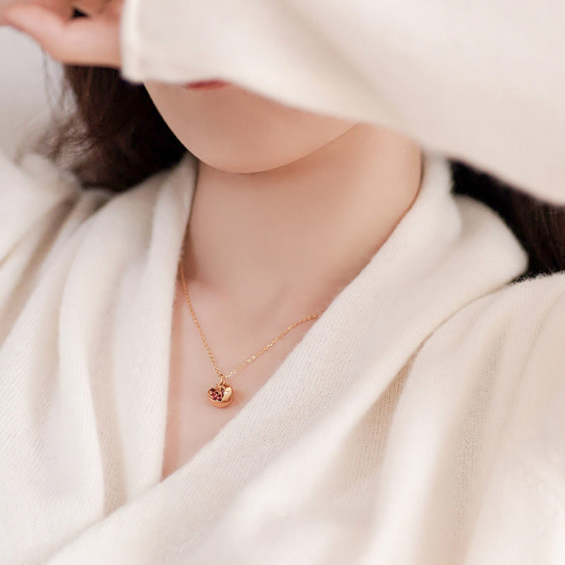 Collana con ciondolo a forma di passione in cristallo di granato melograno e argento sterling 925 placcato oro 18k, Buddha Stones - image 3