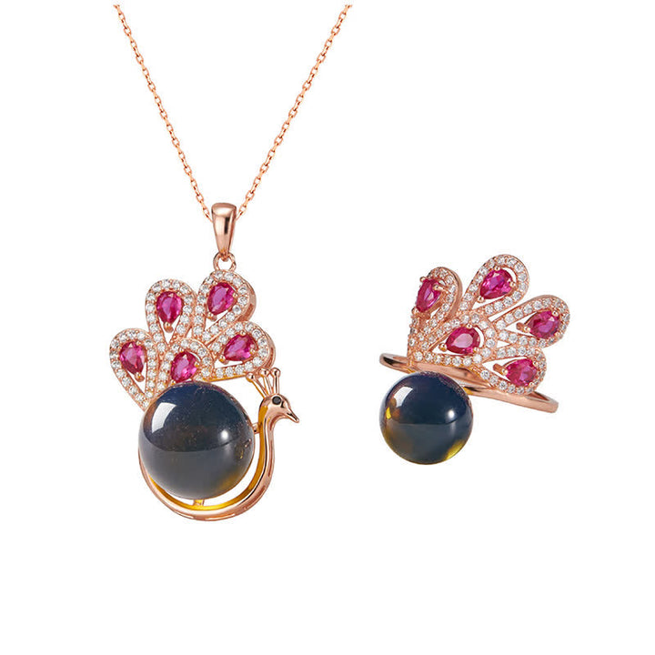 Collana con ciondolo e anello in ambra con pavone e amore e fortuna