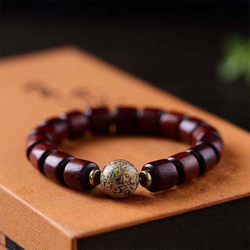 Braccialetto della pace con perline di lacca di sandalo rosso e piccole foglie di sandalo verde naturale Buddha Stones