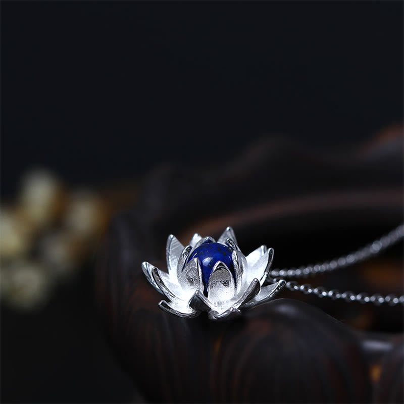 Collana con ciondolo a forma di fiore di loto in argento sterling 925 con pietre Buddha Stones e lazurite - image 4