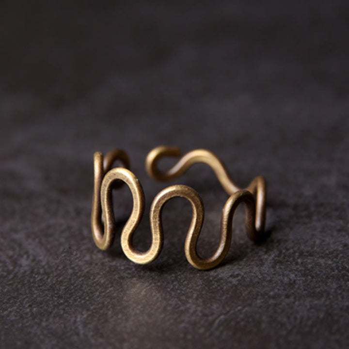 Anello regolabile in rame con design curvo in ottone semplice Buddha Stones, fortuna e ricchezza