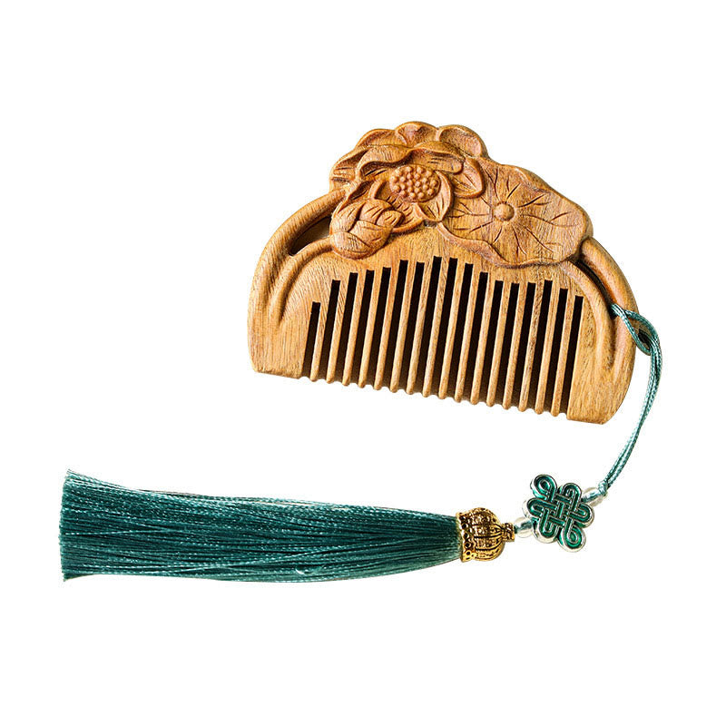 Pettine lenitivo inciso con foglia di fiore di loto in legno di sandalo verde naturale