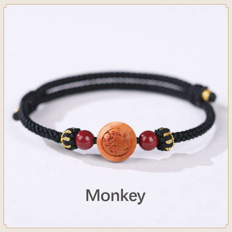 Braccialetto della ricchezza in cinabro intagliato con carattere dello zodiaco cinese Fu in legno di pesca naturale Buddha Stones