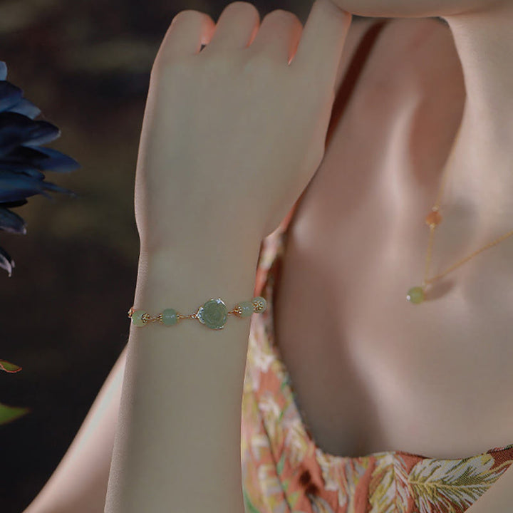 Bracciale con catena portafortuna in giada Hetian placcata in oro 14K con fiore rosa Buddha Stones