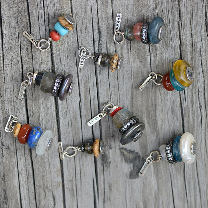Collana con ciondolo calmante in labradorite con vari cristalli e Buddha Stones Zen Cairn - image 3