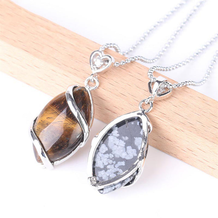 Collana con ciondolo in pietra di cristallo naturale con motivo a marquise Buddha Stones