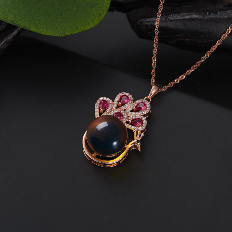 Collana con ciondolo e anello in ambra con pavone e amore e fortuna