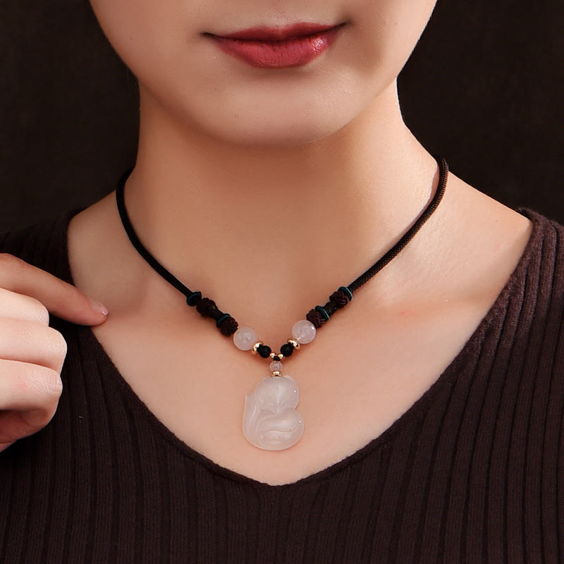 Collana con ciondolo in corda dell'armonia con perline di cristallo rosa di volpe e calcedonio Buddha Stones