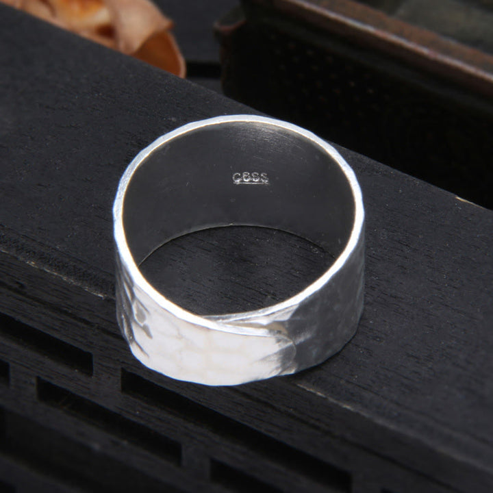 Anello con motivo martellato rustico fatto a mano in argento sterling 990 tibetano Buddha Stones