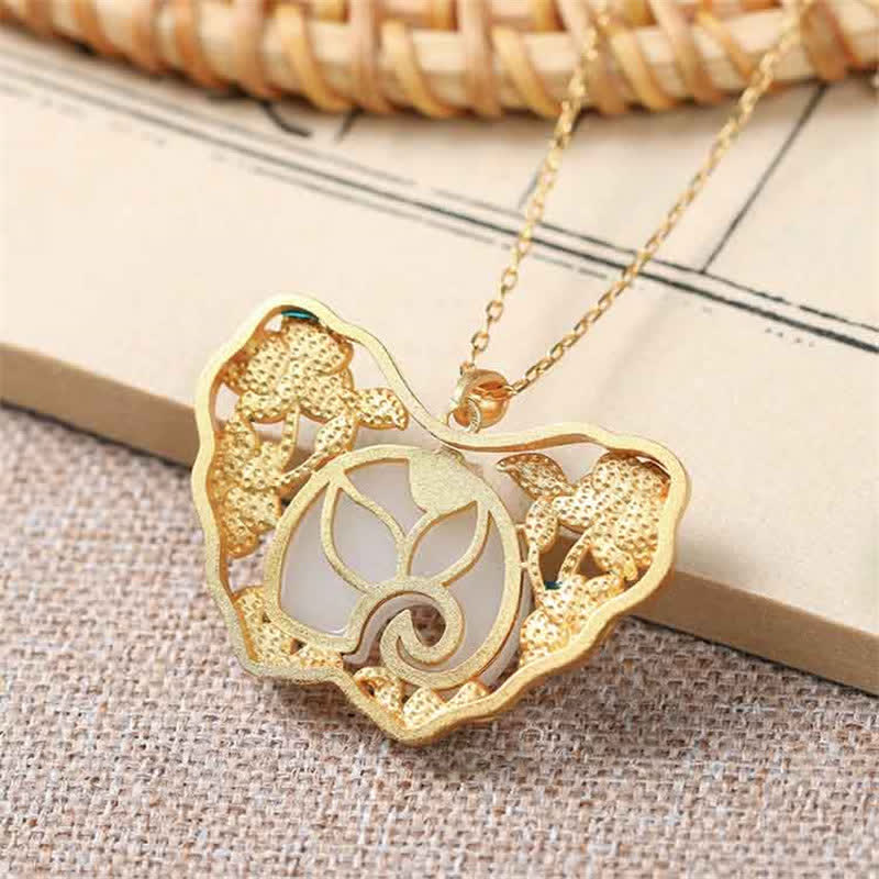 Collana con ciondolo a forma di catena con farfalla, elefante e loto in giada bianca