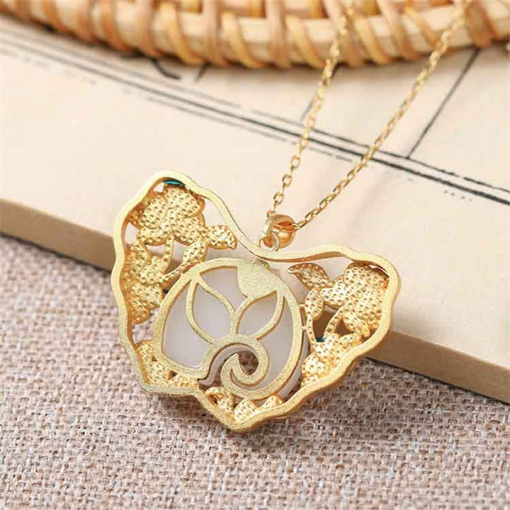 Collana con ciondolo a forma di catena con farfalla, elefante e loto in giada bianca