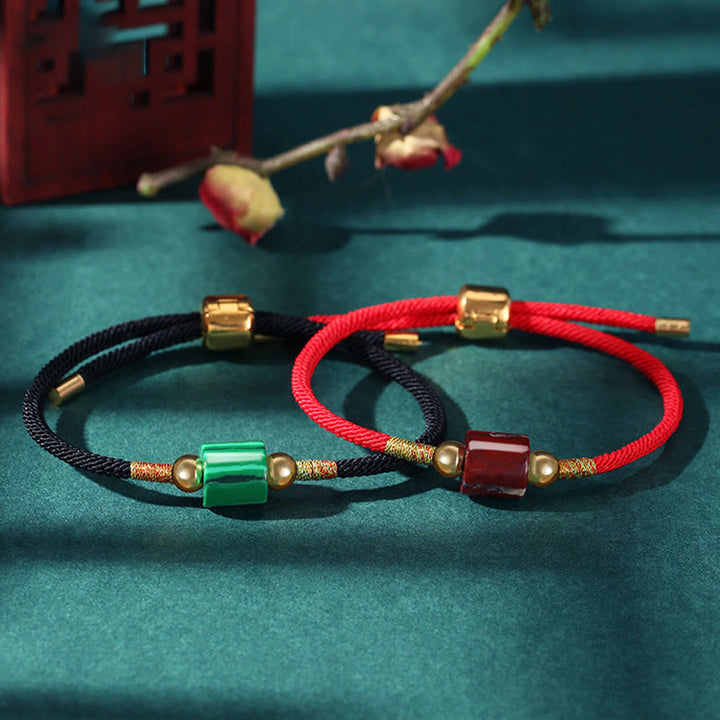 Braccialetto in corda intrecciata con protezione dalla fortuna in malachite, fatto a mano in Tibet, con Buddha Stones verde e pietra rossa