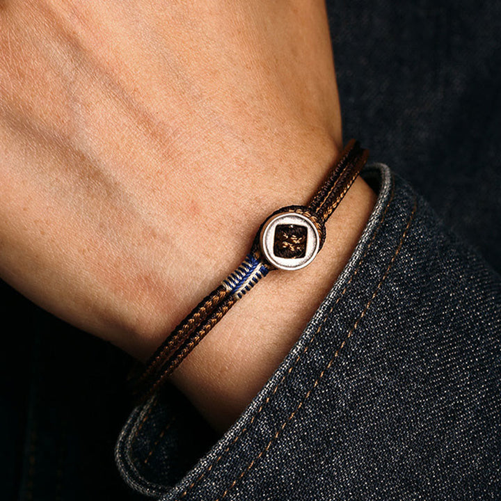Braccialetto con cordino intrecciato di protezione con bottone fatto a mano in argento sterling 925 Buddha Stones