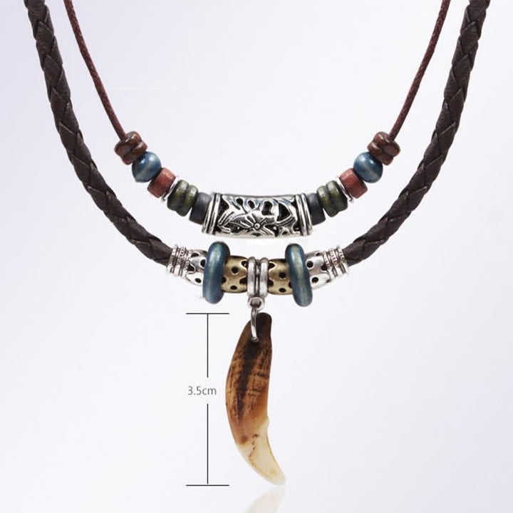 Collana con ciondolo etnica con motivo a denti di lupo e perline, simbolo della ricchezza
