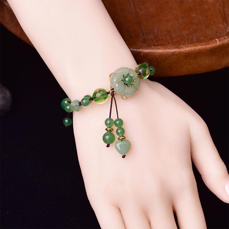 Braccialetto con fiori pendenti in giada verde naturale Buddha Stones Luck