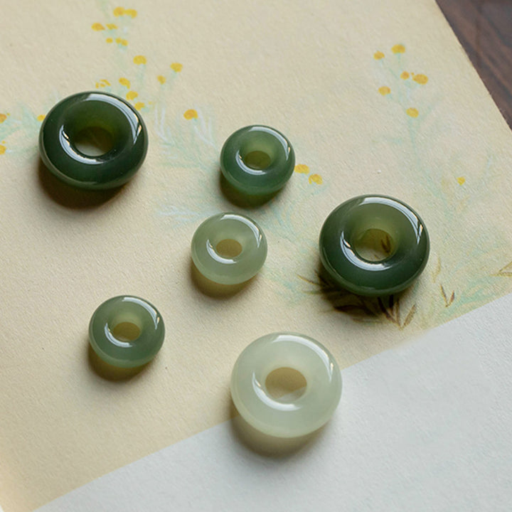 Collana Buddha Stones in giada rotonda naturale con fibbia della pace, fortuna e abbondanza