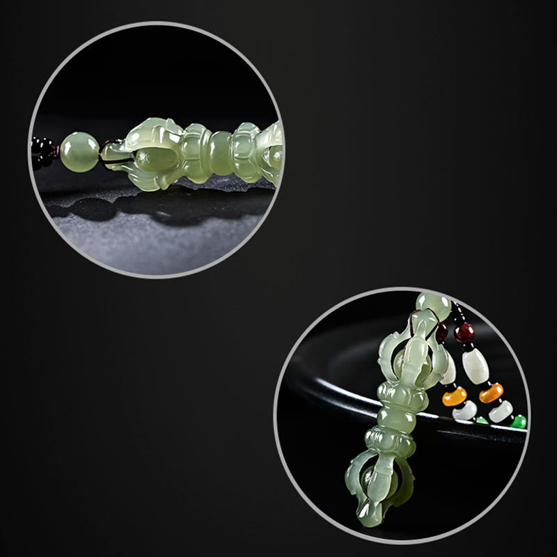 Collana con ciondolo di successo inciso Dorje Vajra in giada ciano naturale tibetana e giada bianca