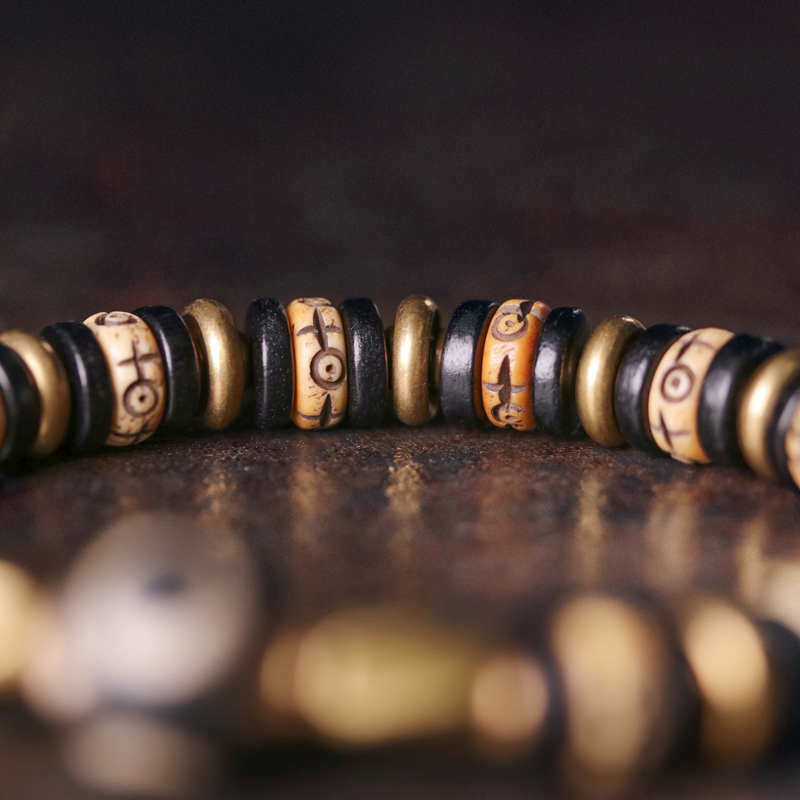 Braccialetto di forza in perline di osso tibetano e legno di ebano con Buddha Stones