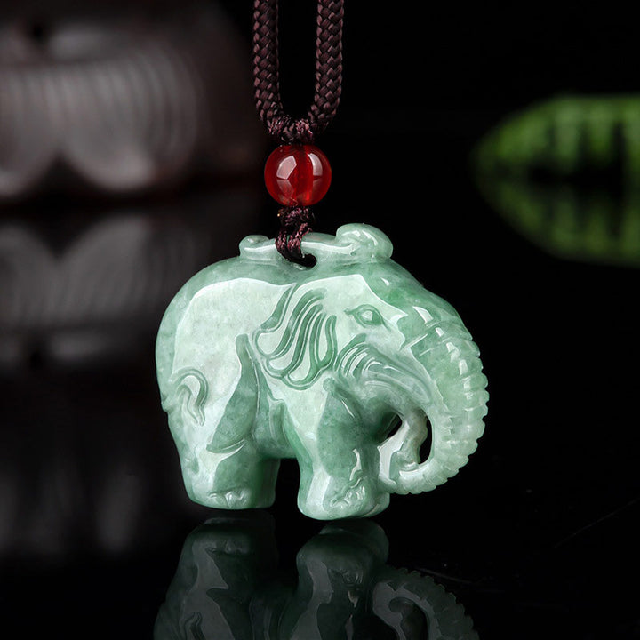 Collana con ciondolo a corda con giada elefante, fortuna e forza