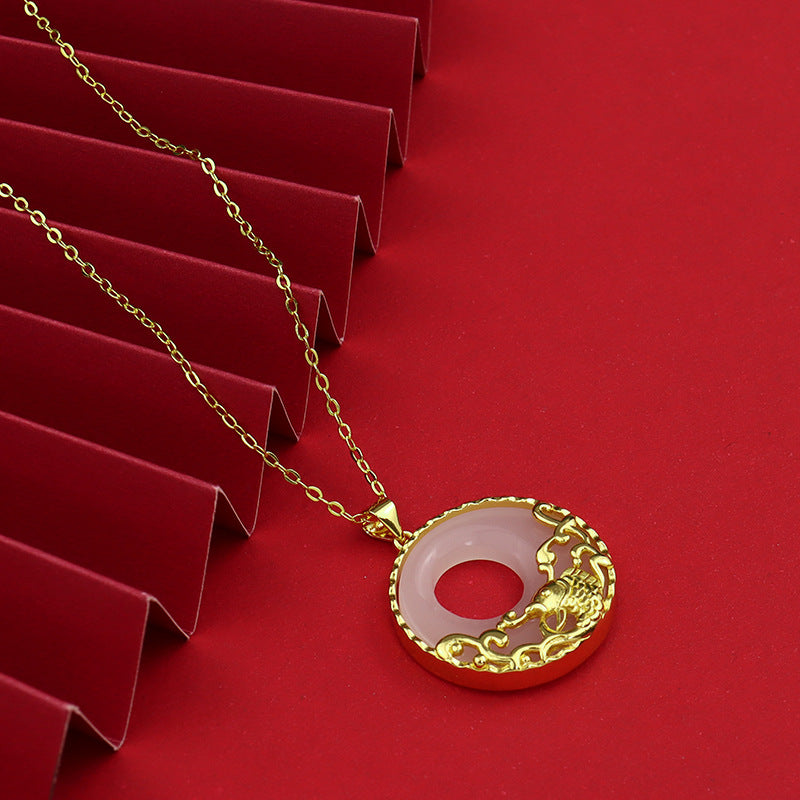 Collana con ciondolo in acciaio al titanio e pesce koi in giada bianca e prosperità - image 2