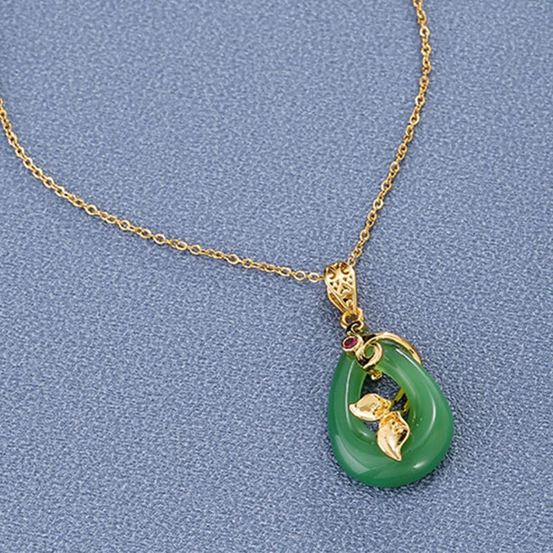 Collana Buddha Stones a forma di pietra ovale in giada con motivo a benedizione e fortuna