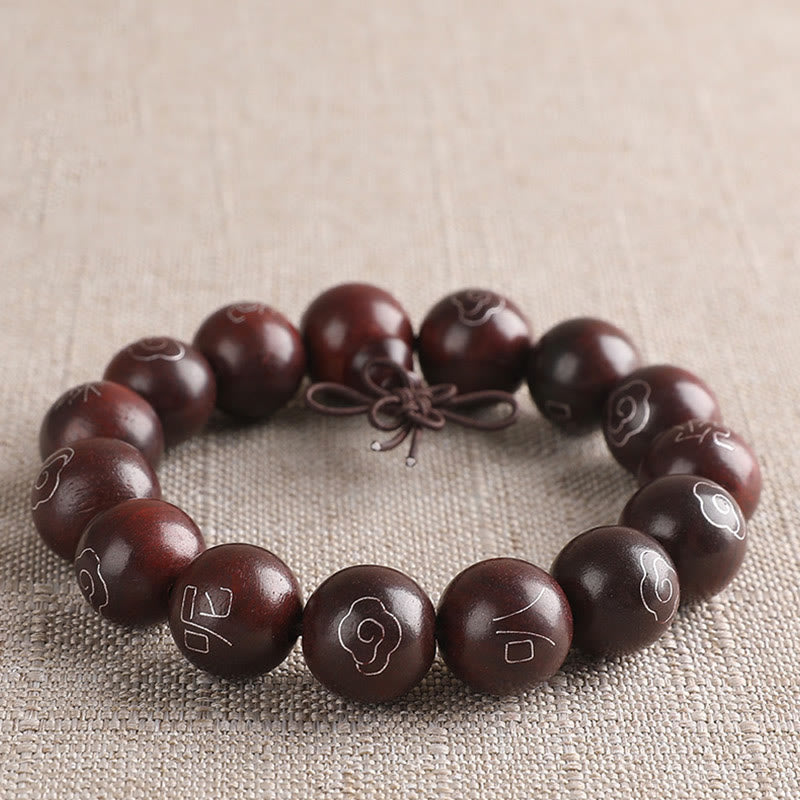Braccialetto di protezione con piccole foglie di sandalo rosso intarsiate in argento sterling 925 Buddha Stones carattere Om Mani Padme Hum e nuvole di buon auspicio