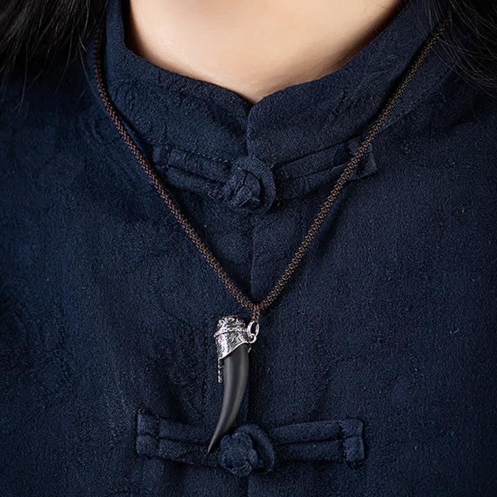 Collana con ciondolo in argento sterling 925 con motivo a denti di lupo e ossidiana nera e forza