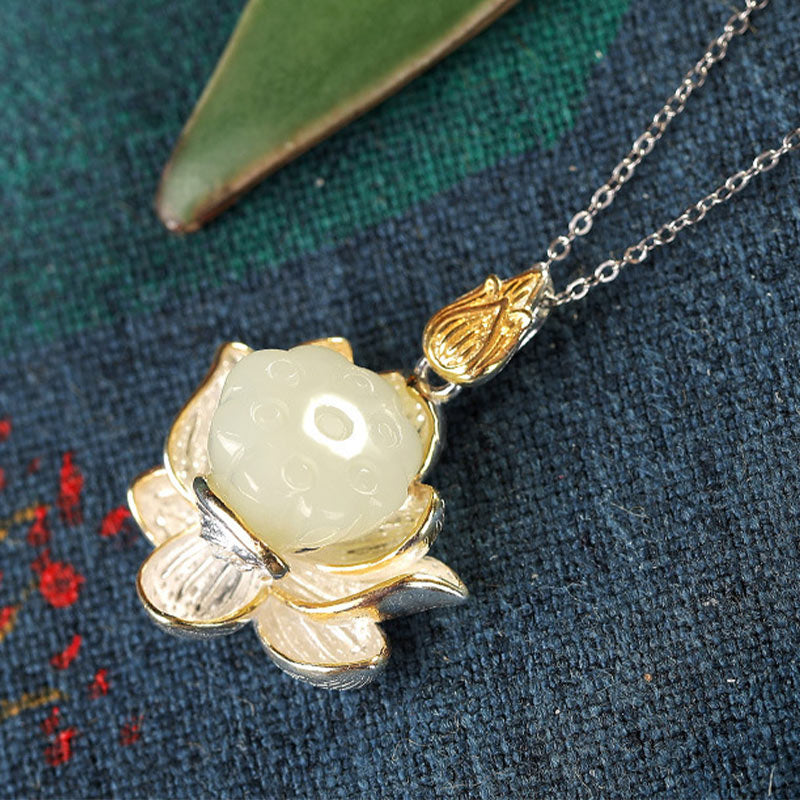Collana della felicità con fiore di loto in giada bianca - image 8