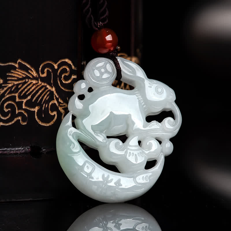 Collana con ciondolo di protezione della luna crescente in giada bianca dell'anno del coniglio