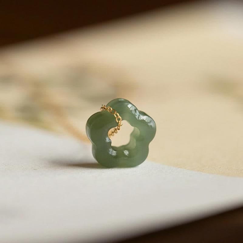 Collana con ciondolo con ciondolo floreale in giada ciano Buddha Stones , delicata giada Hetian