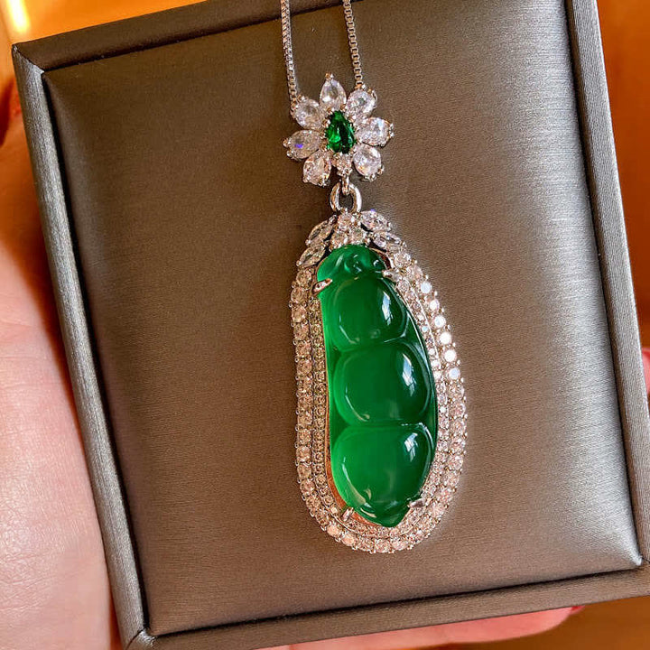 Collana con ciondolo portafortuna in giada ciano e fagiolo della fortuna