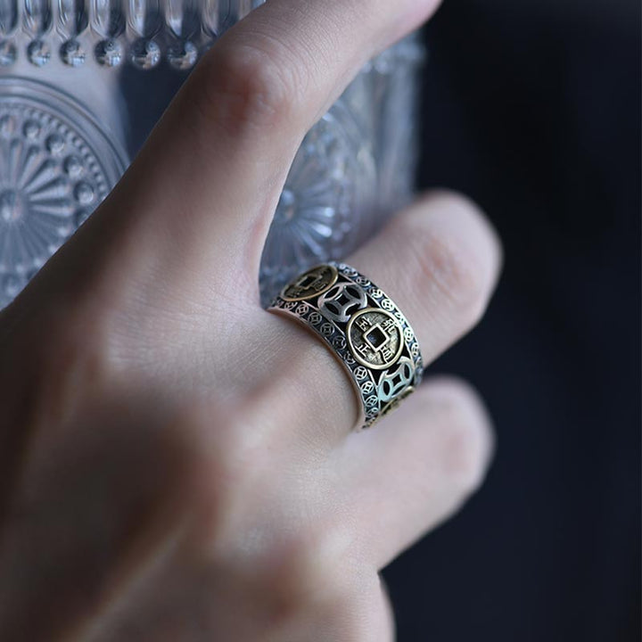 Anello regolabile con equilibrio di cinque monete dell'imperatore Buddha Stones