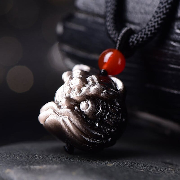Collana con ciondolo di protezione del leone danzante in ossidiana lucida d'argento naturale Buddha Stones